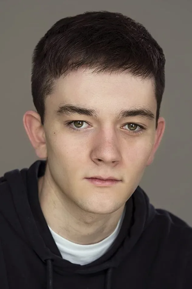 Lewis MacDougall fotoğrafı