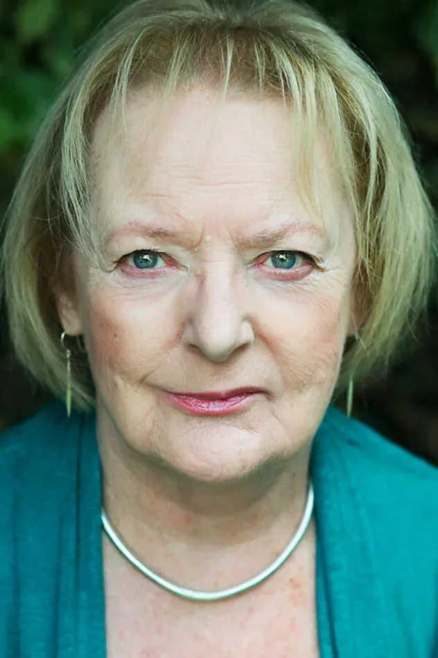 Imagen de portada para June Watson