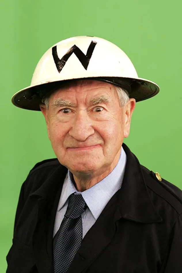 Bill Pertwee fotoğrafı