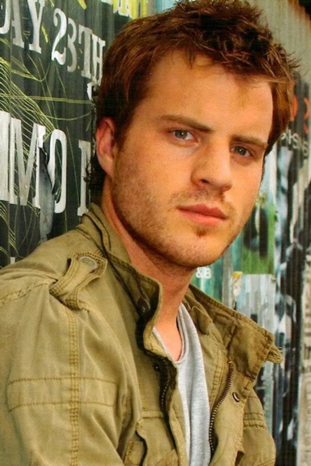 Robert Kazinsky fotoğrafı