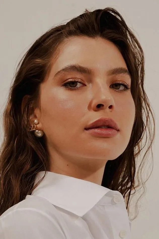 Alanis Guillen fotoğrafı