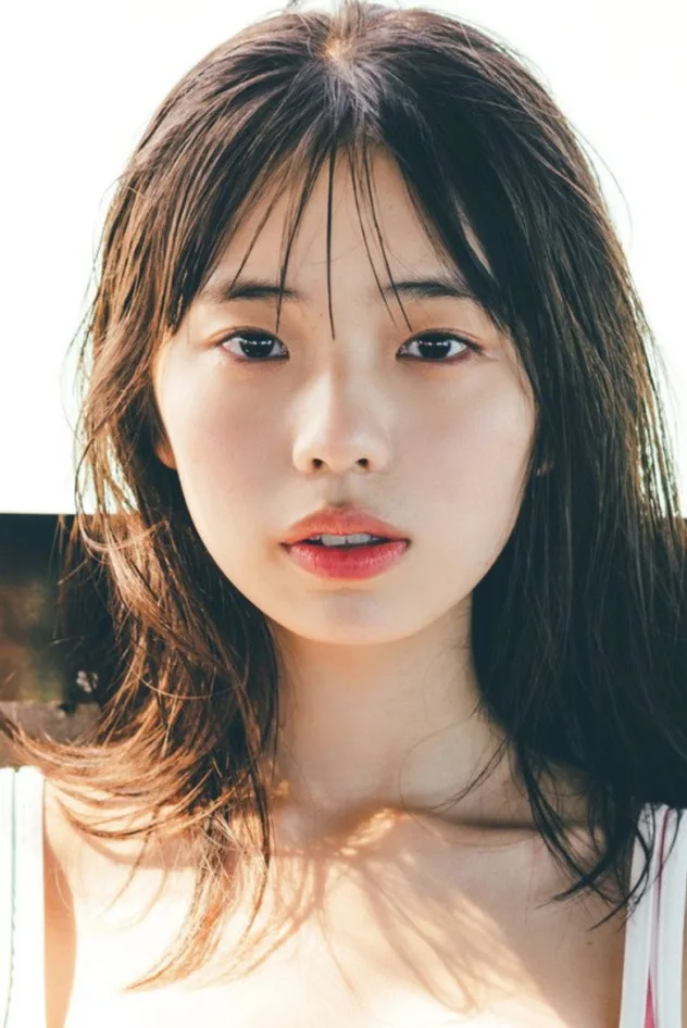 Hina Kikuchi fotoğrafı