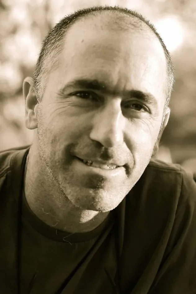 Yoram Astrakhan için kapak görseli