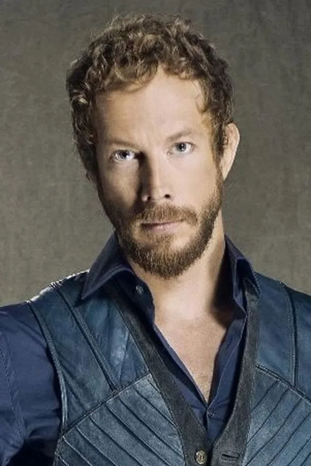 Kristen Holden-Ried fotoğrafı