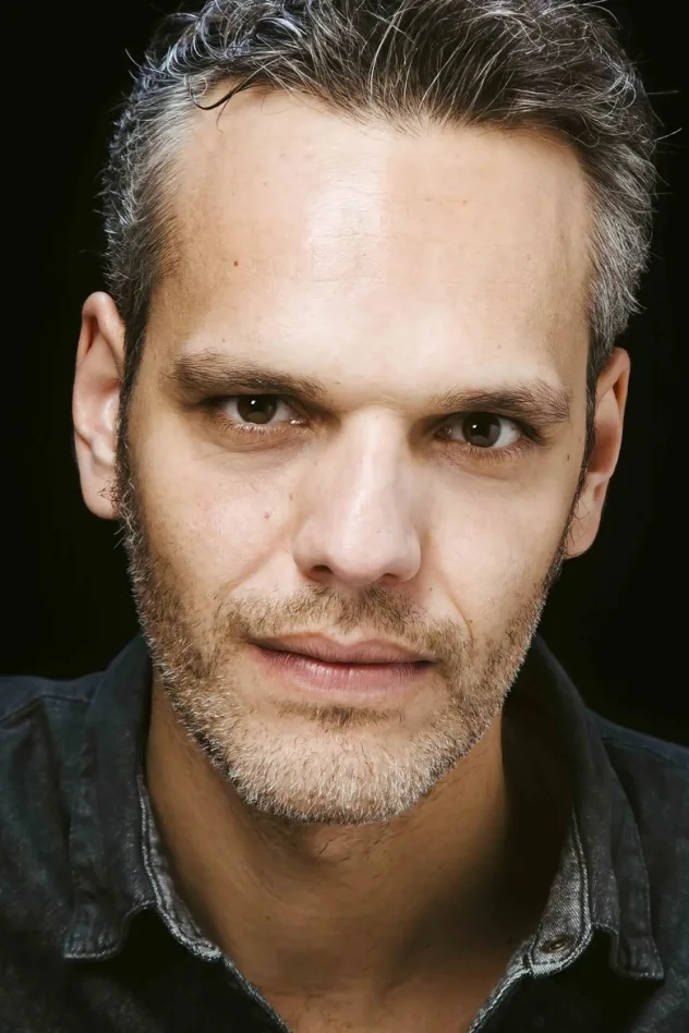 Tony Corvillo fotoğrafı