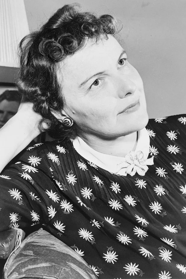 Sally Benson fotoğrafı