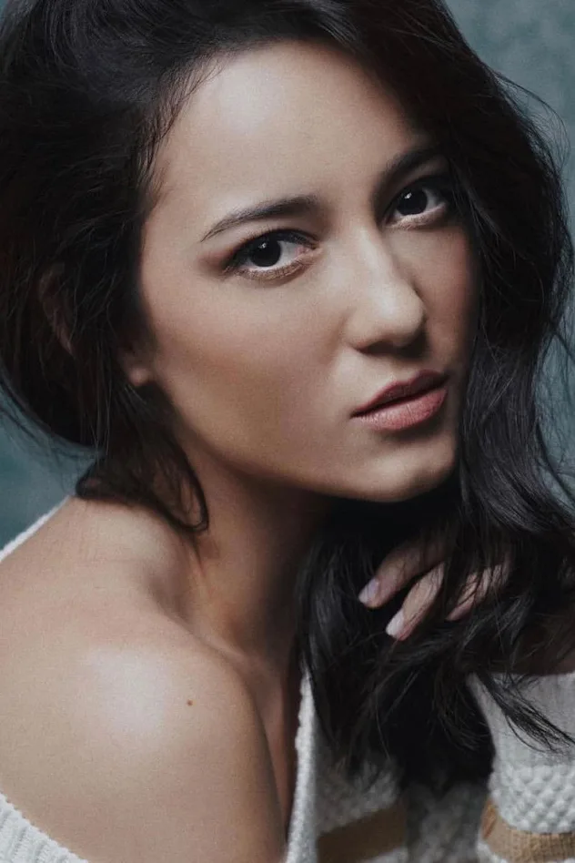 Julie Estelle fotoğrafı