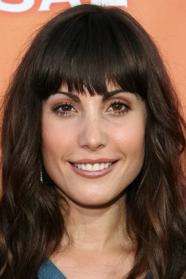 Carly Pope fotoğrafı