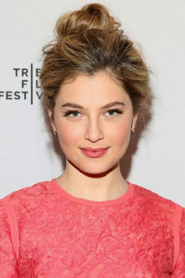 Zoe Levin fotoğrafı