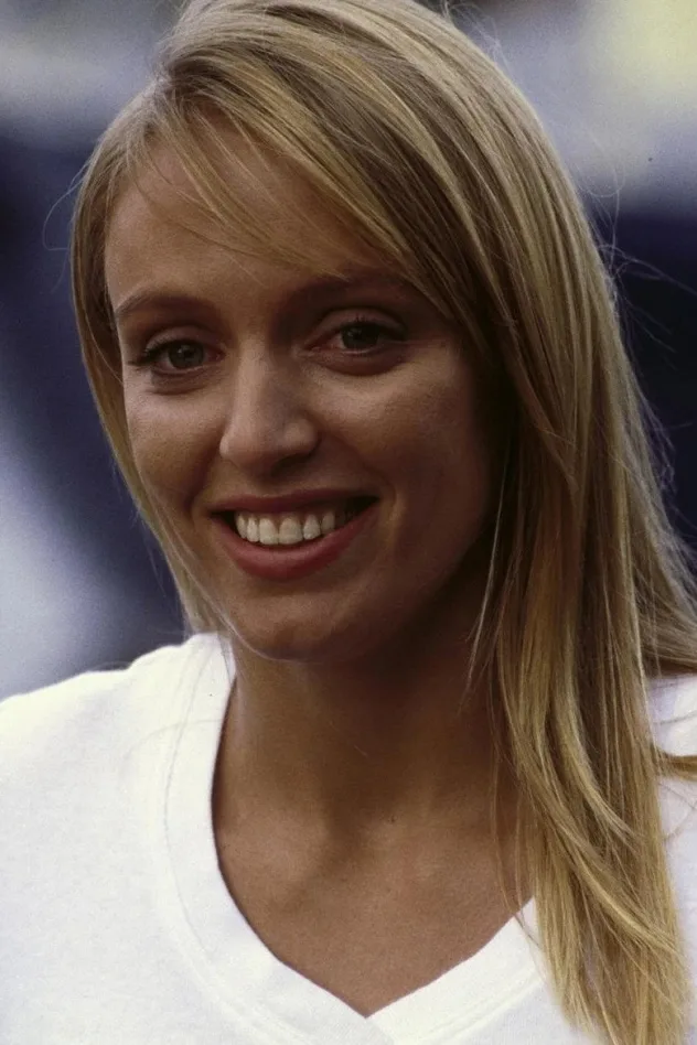 Anja Coleby fotoğrafı
