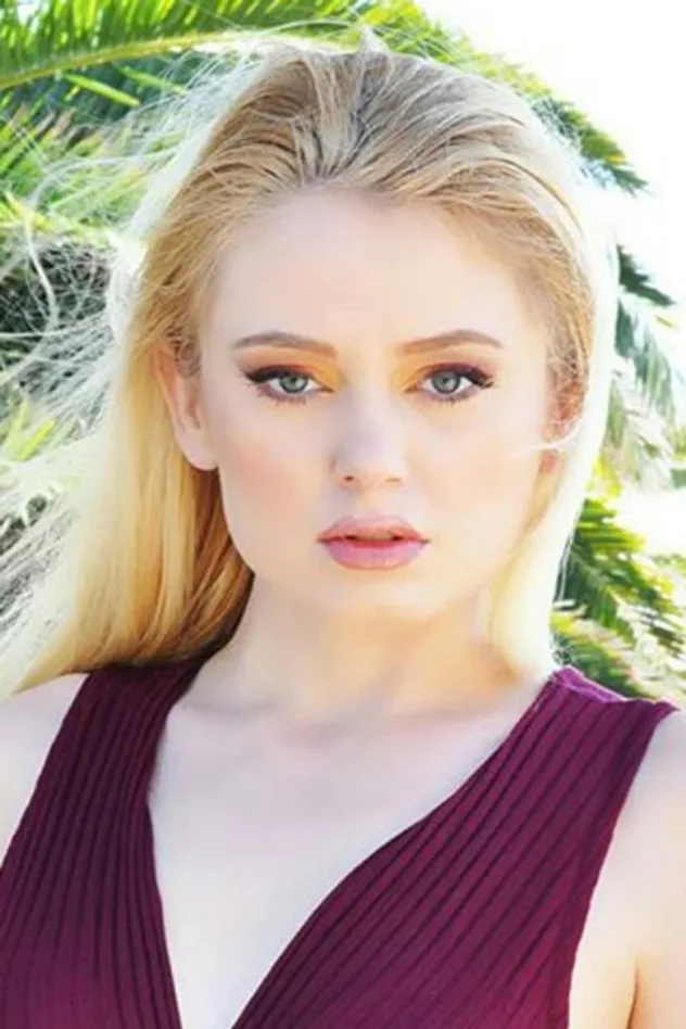 Emily Eruraviel fotoğrafı