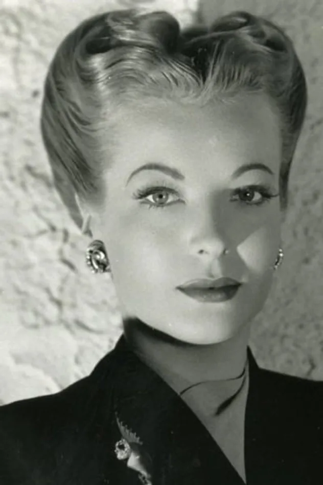 Hillary Brooke fotoğrafı