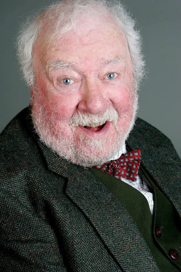 Freddie Jones fotoğrafı