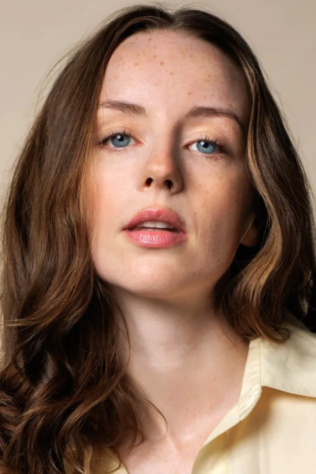 Kacey Rohl fotoğrafı