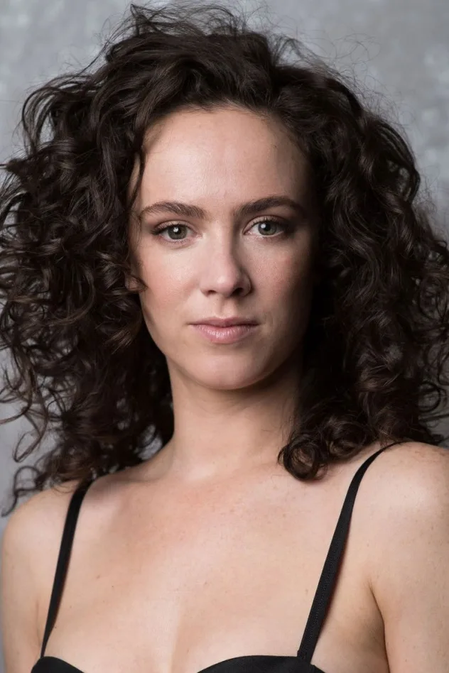 Amy Manson fotoğrafı