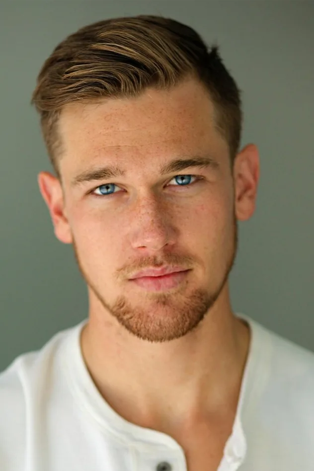 Taylor John Smith fotoğrafı