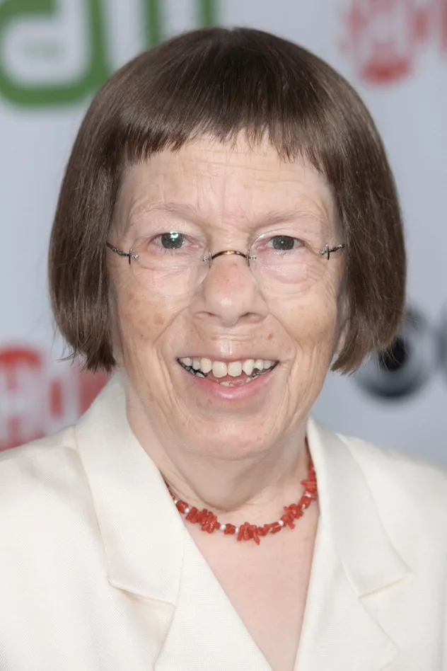 Linda Hunt fotoğrafı