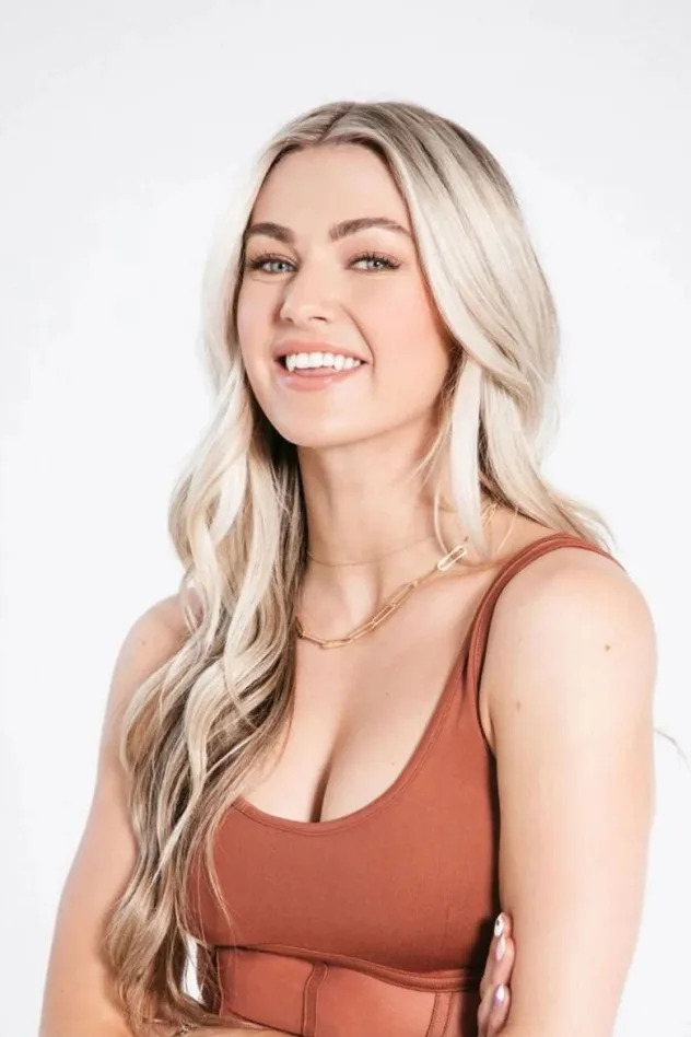 Lindsay Arnold fotoğrafı