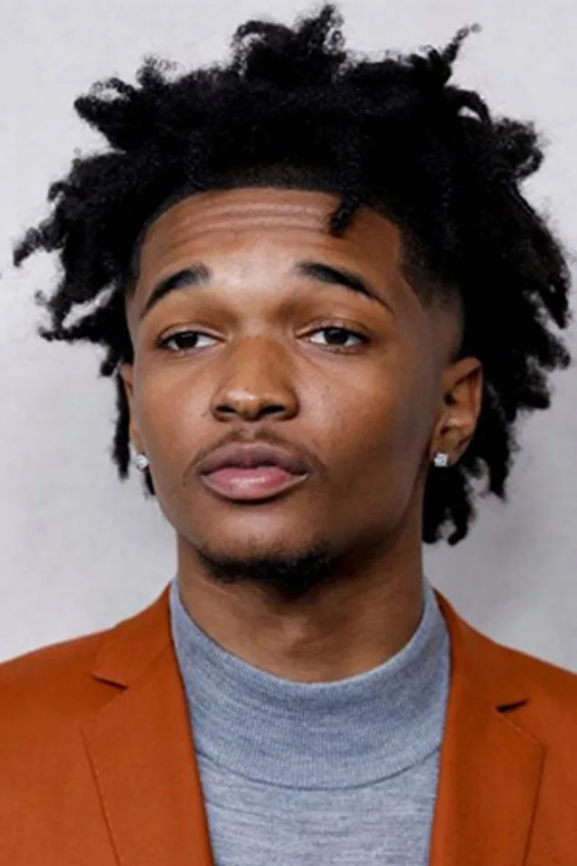 Isaiah Hill fotoğrafı