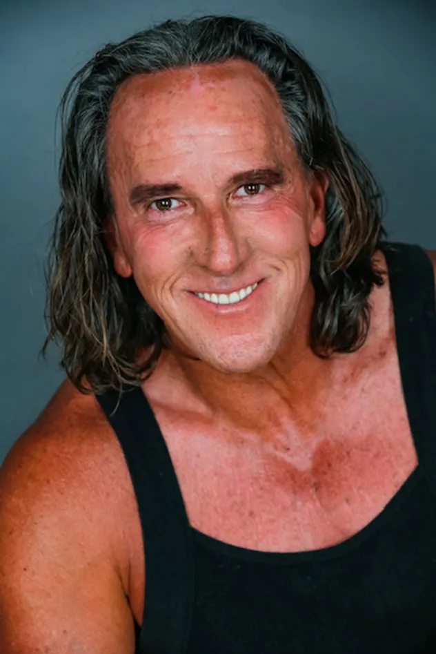 Cody Cowell fotoğrafı