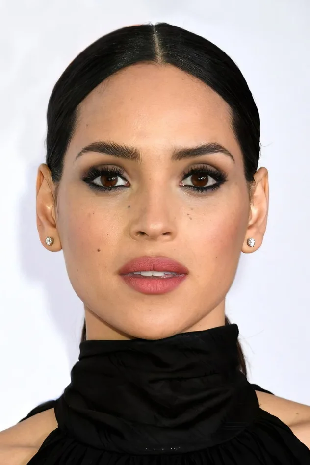 Adria Arjona fotoğrafı
