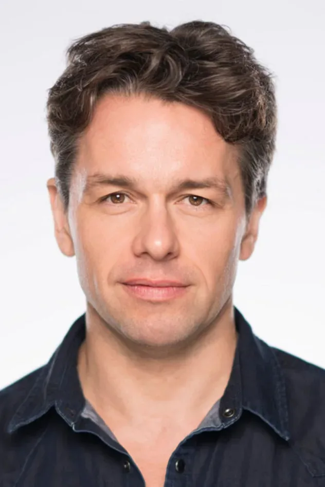 صورة الغلاف لـ Julian Ovenden