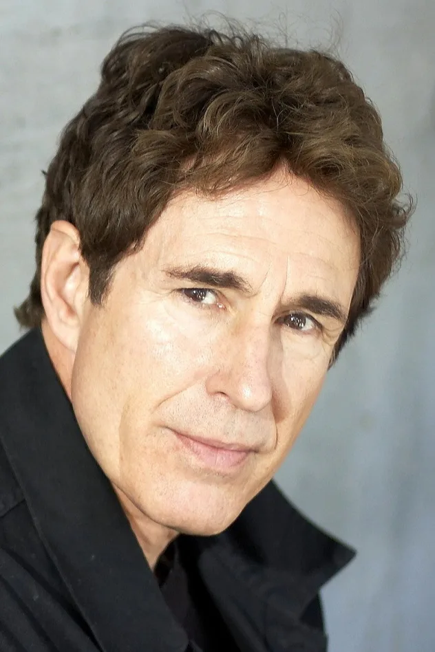 John Shea fotoğrafı