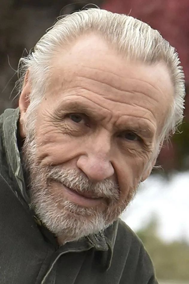 George Buck fotoğrafı