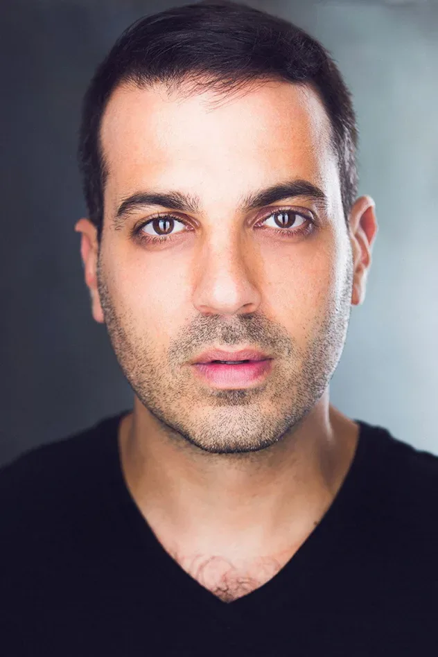 Cover image for Ethan Hova
