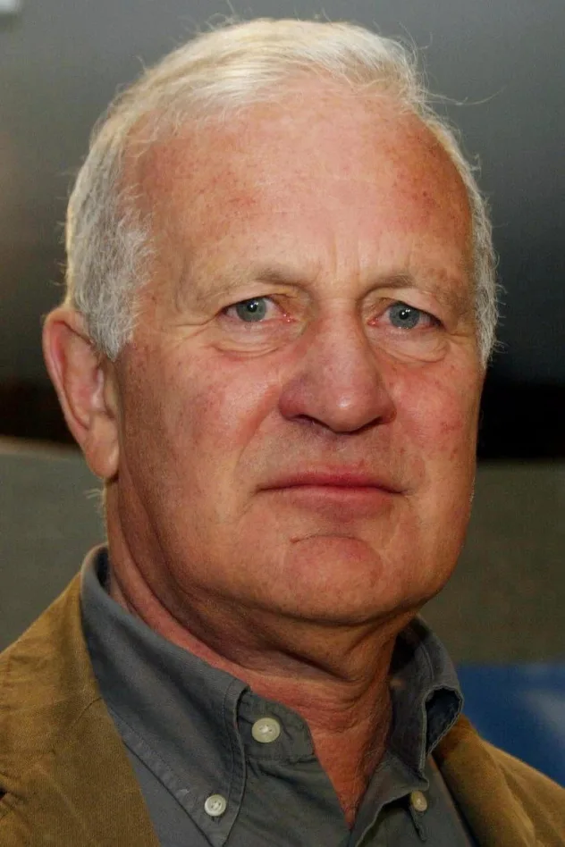 John Irvin fotoğrafı
