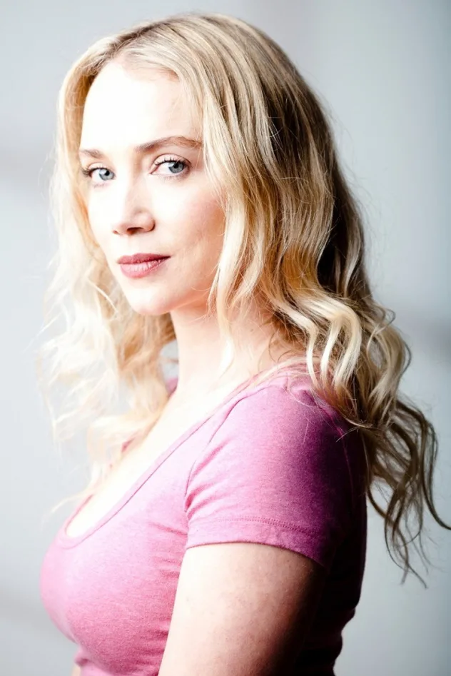 Phoebe Falconer fotoğrafı