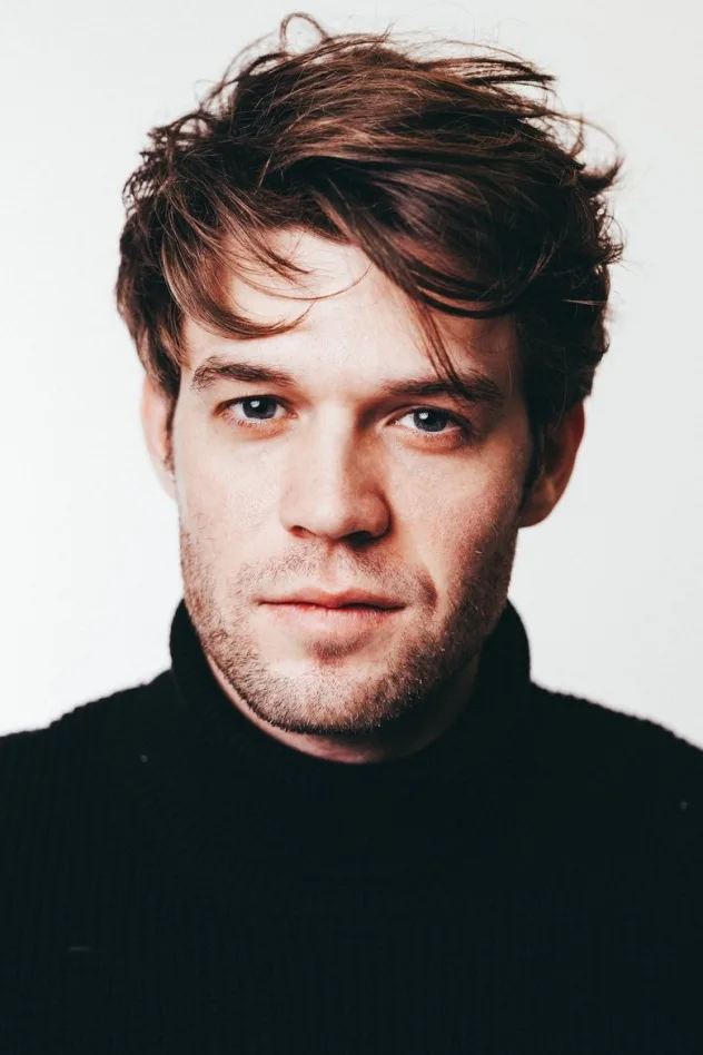 Colin Ford fotoğrafı