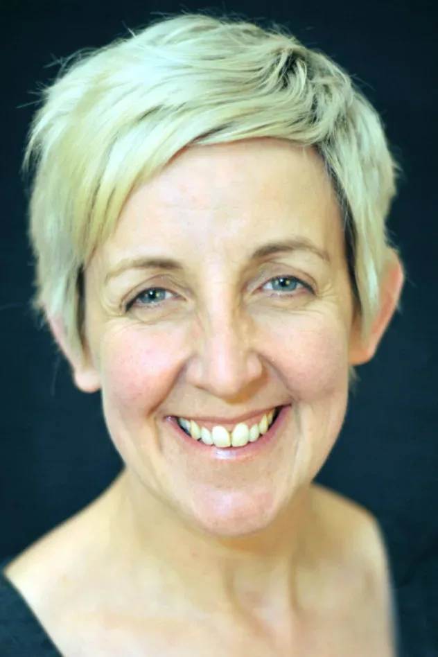 Imagen de portada para Julie Hesmondhalgh