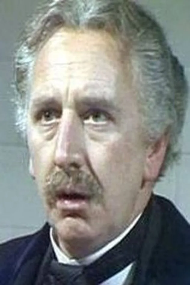 Trevor Baxter fotoğrafı