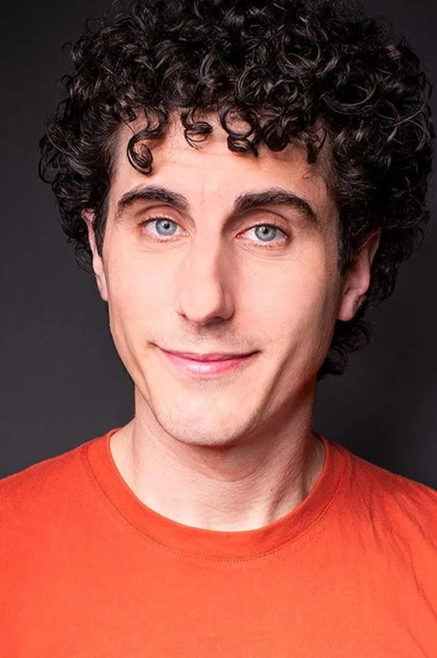 Alex Lewis fotoğrafı