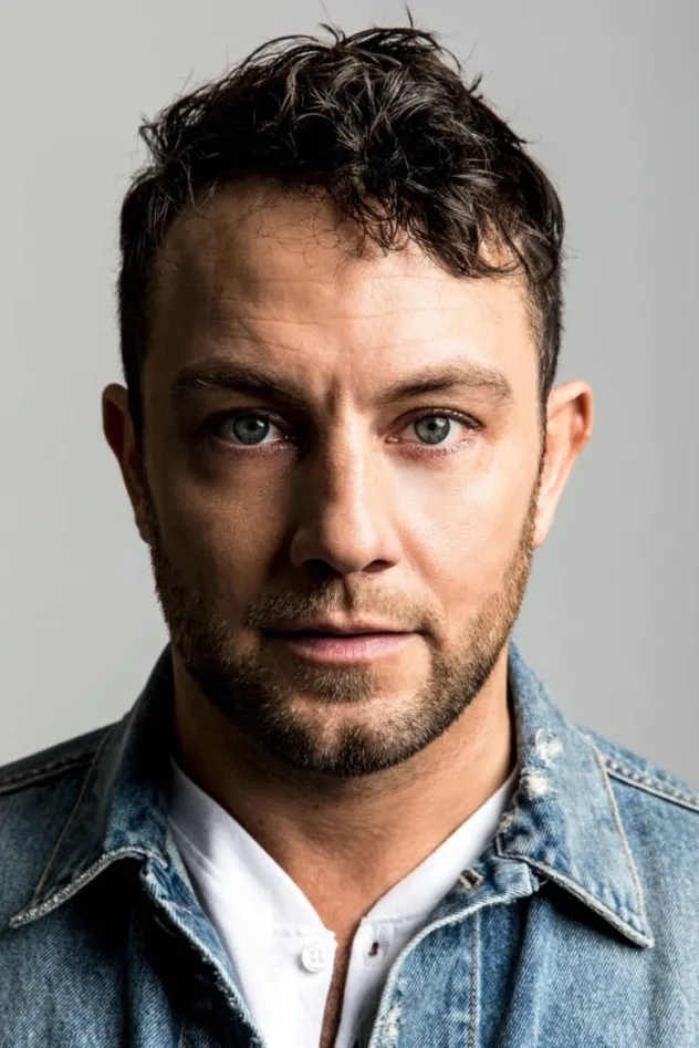 Jonathan Sadowski fotoğrafı