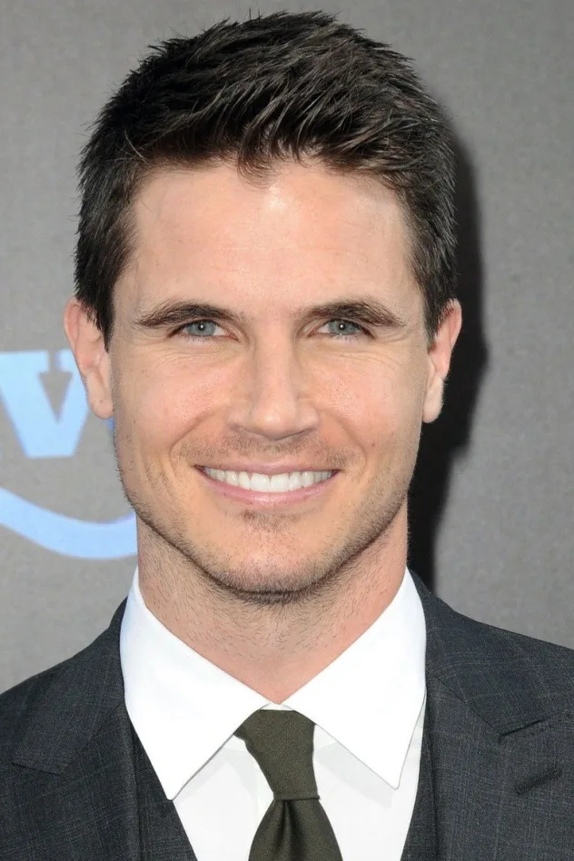 Robbie Amell fotoğrafı