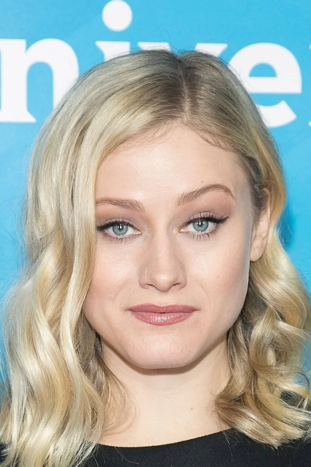 Olivia Taylor Dudley fotoğrafı