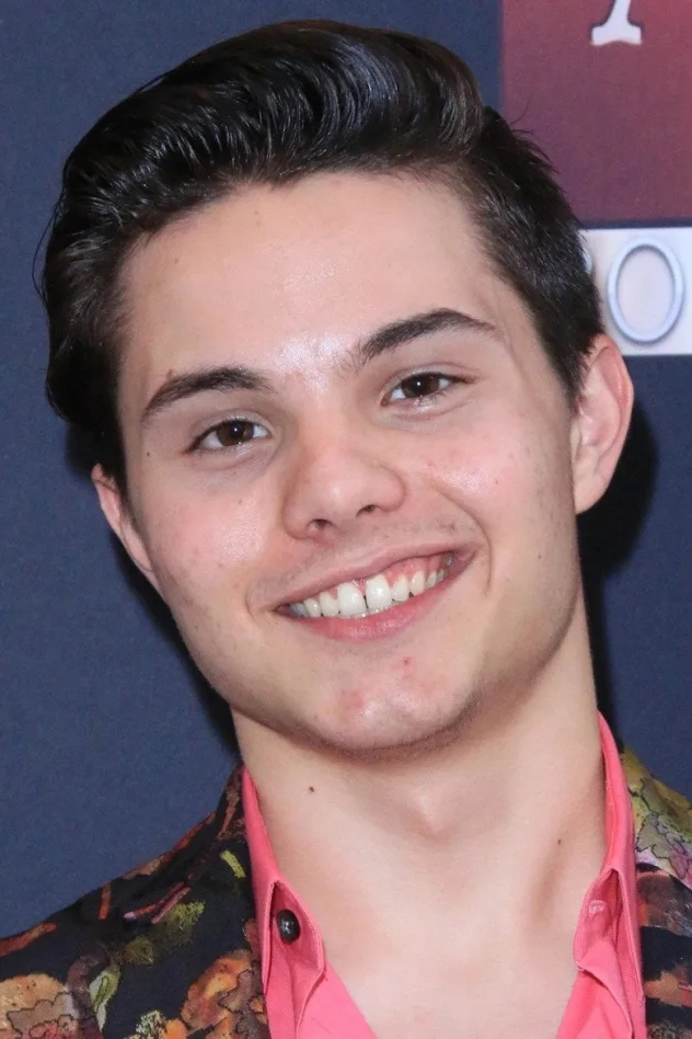 Zach Callison fotoğrafı