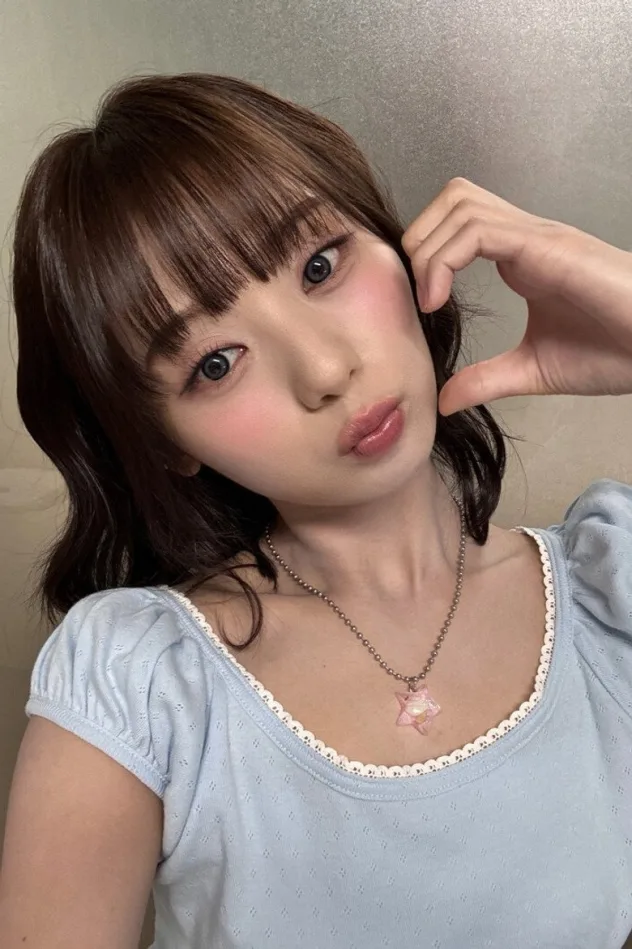 HyeonJu photo