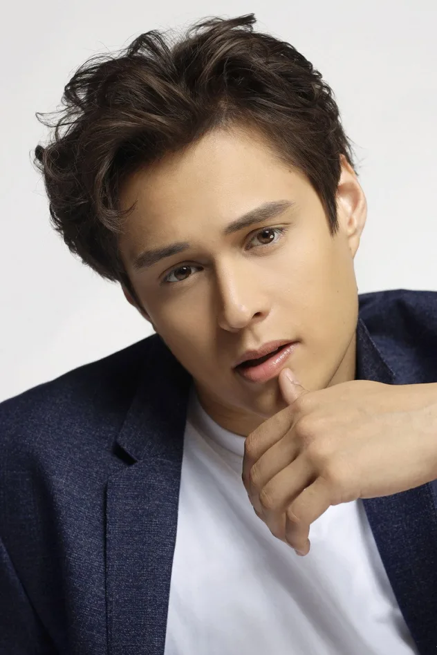 Enrique Gil fotoğrafı