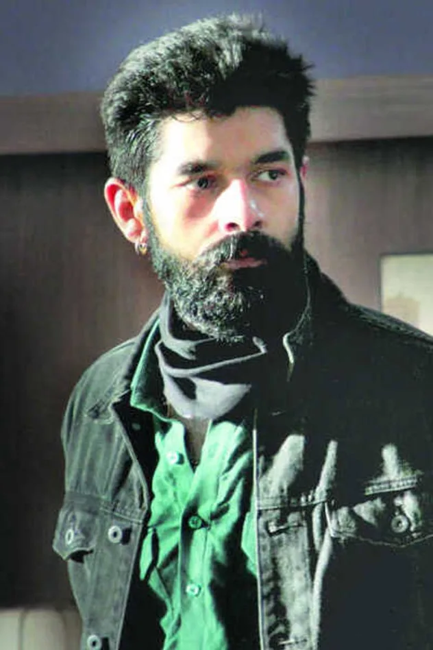 Surya Sharma fotoğrafı