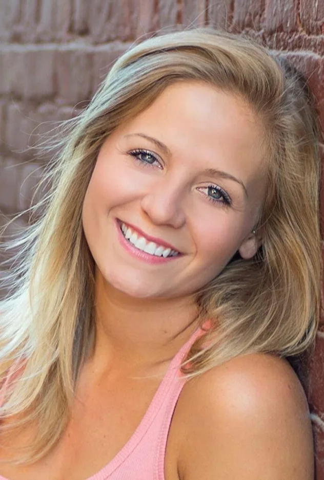 Brooke Lyons fotoğrafı