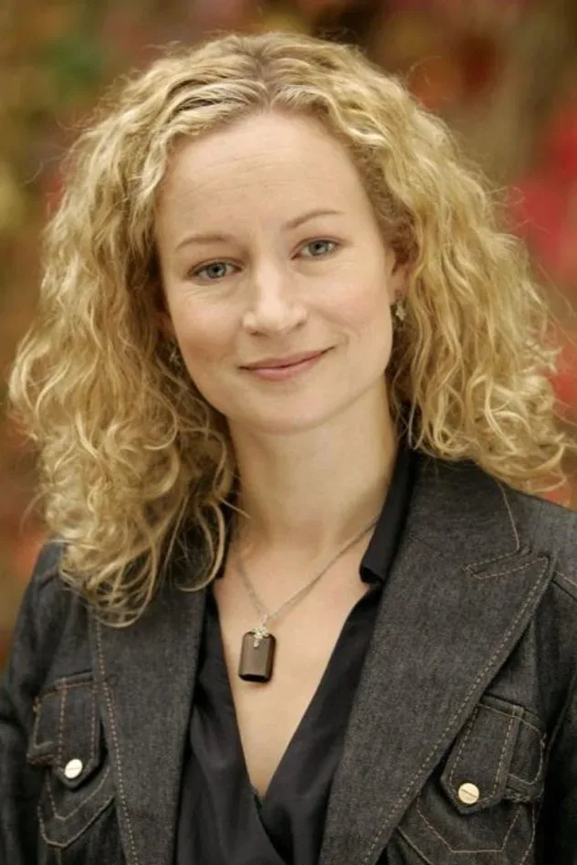 Lorraine Pilkington için kapak görseli