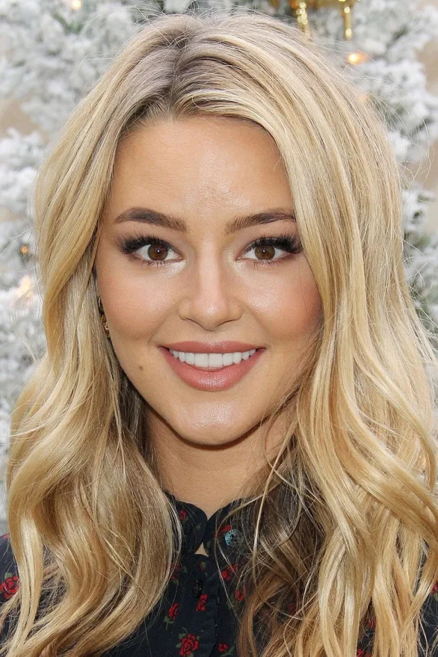 Hassie Harrison fotoğrafı