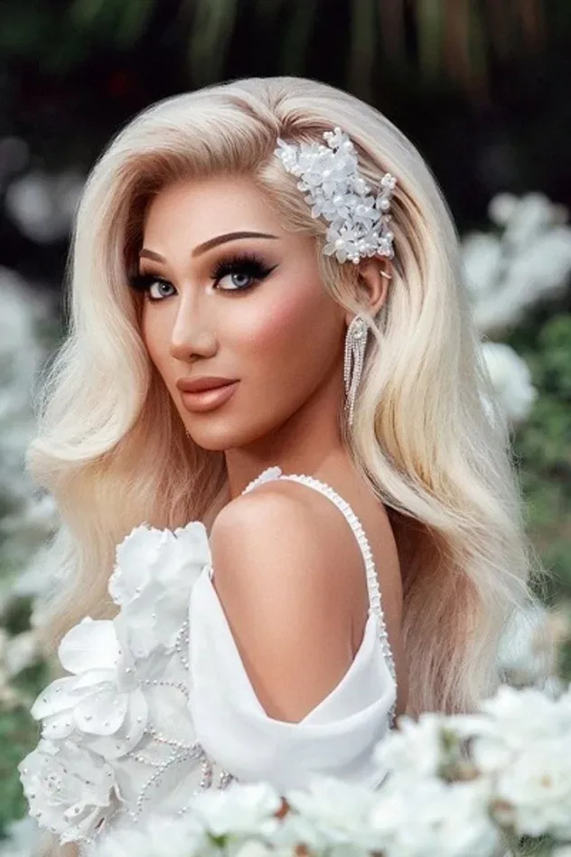 Обложка для Plastique Tiara