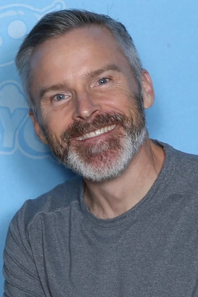 Roger Craig Smith fotoğrafı