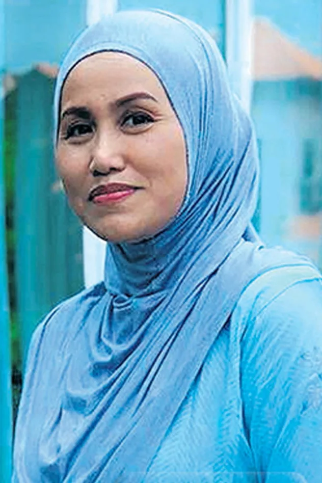Ainina Ahmad için kapak görseli