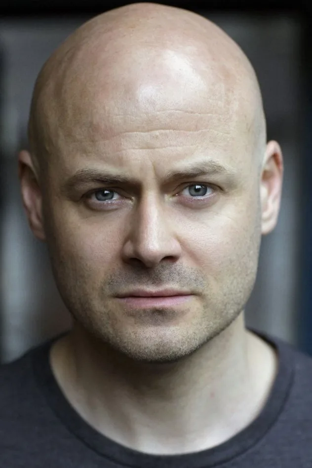 Adam McNamara fotoğrafı