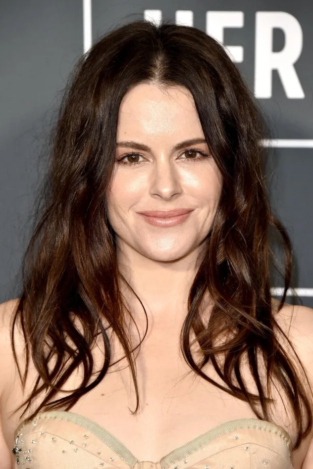 Emily Hampshire fotoğrafı